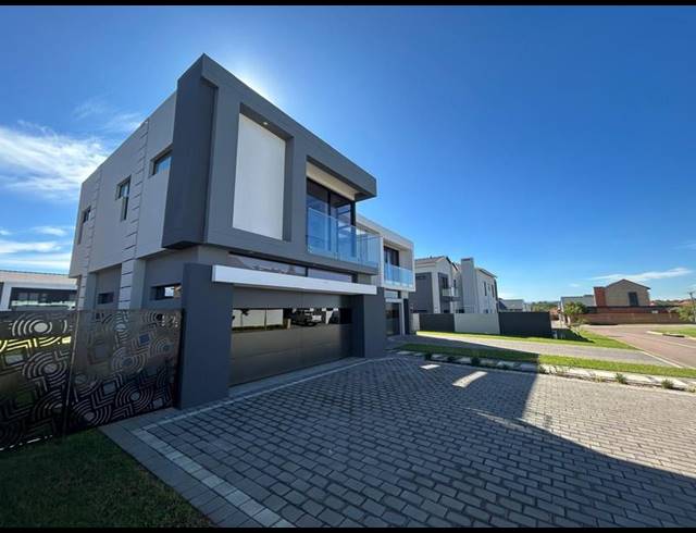 6 BEDROOM HOUSE FOR SALE IN SIX FOUNTAINS